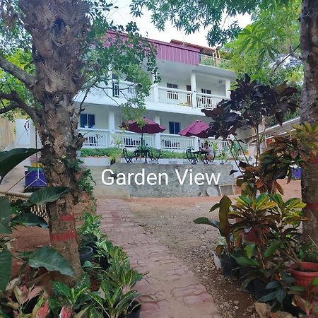 קורון Ani Marie Guest House מראה חיצוני תמונה