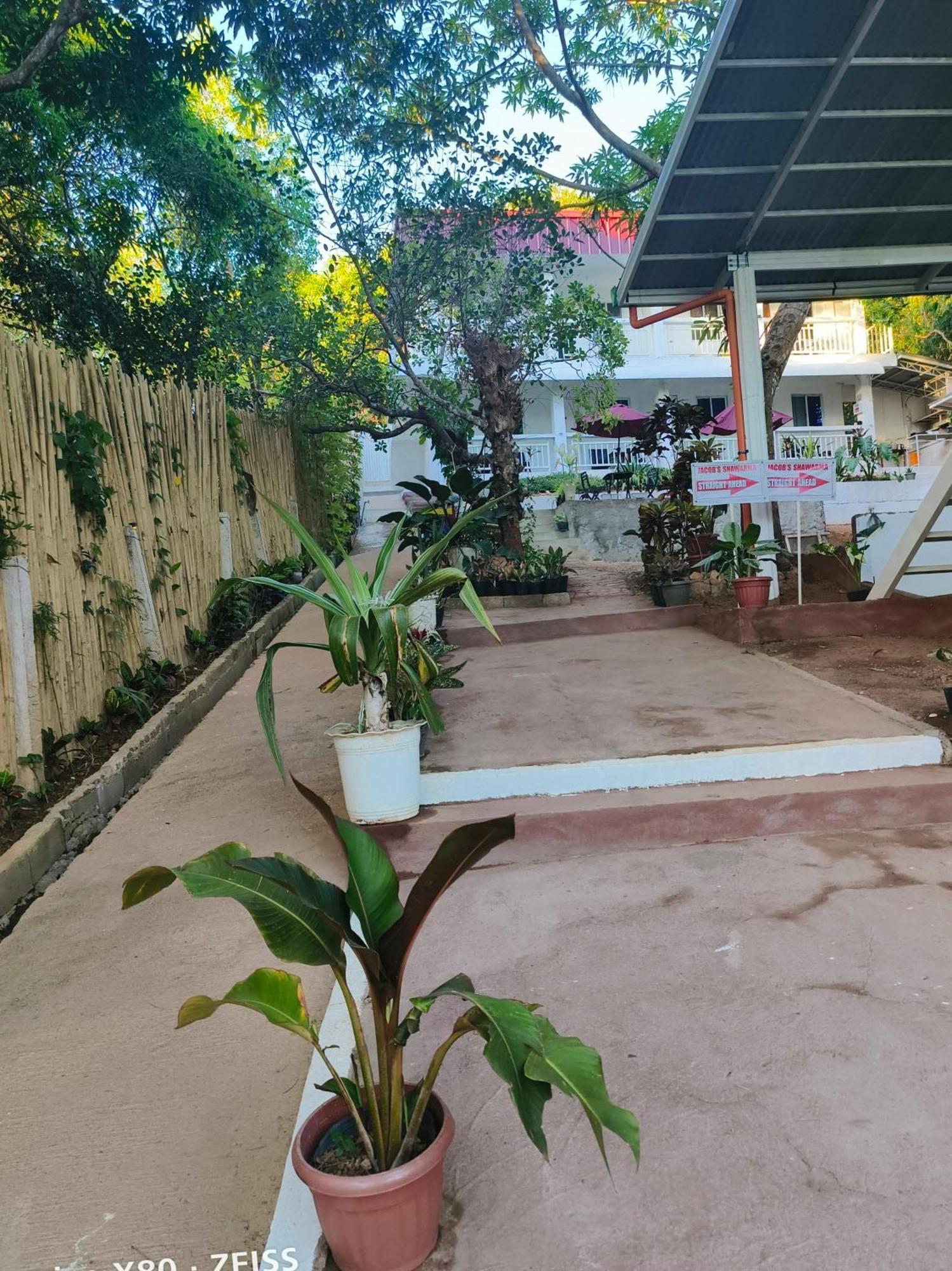 קורון Ani Marie Guest House מראה חיצוני תמונה